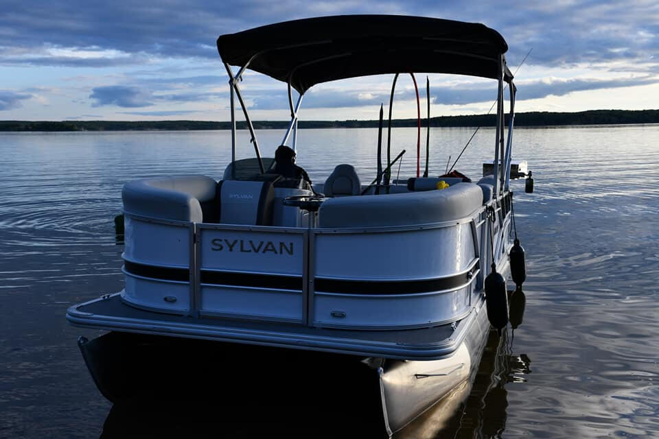 2022 Sylvan 8520 Mirage Party/Fish Pontoon Boat Saskatchewan's Best